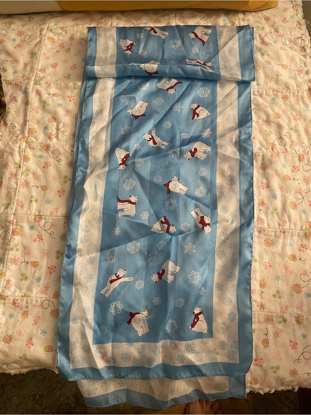 Lot of 4 women’s Scarfs Leopard Print, butterfly print and polar bear with red - Picture 2 of 6